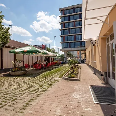 Népliget Hotel